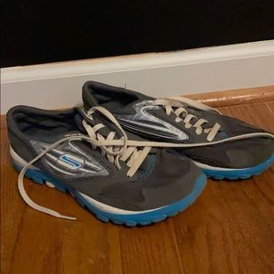 Sketchers GoRun Tennis Shoes